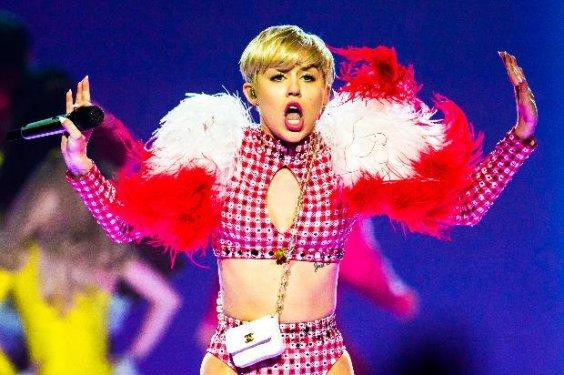 Miley Cyrus‘ın kalbi tekledi - Resim 9