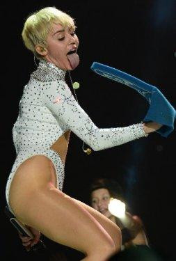 Miley Cyrus‘ın kalbi tekledi - Resim 4