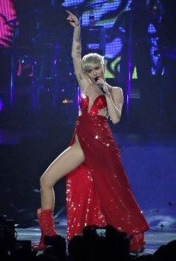 Miley Cyrus‘ın kalbi tekledi - Resim 5