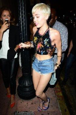 Miley Cyrus‘ın kalbi tekledi - Resim 8