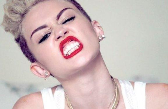 Miley Cyrus‘ın kalbi tekledi - Resim 14