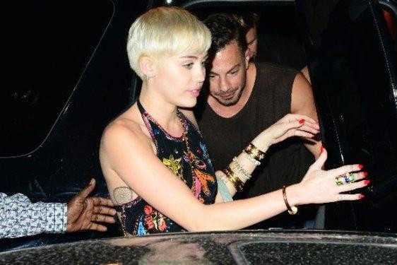Miley Cyrus‘ın kalbi tekledi - Resim 7