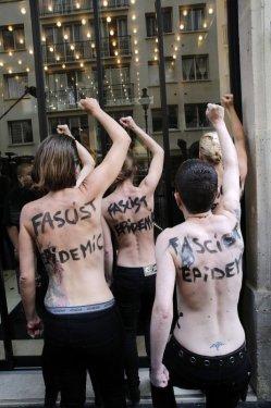 FEMEN'in Paris eylemi