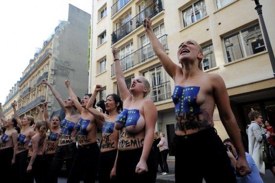 FEMEN'in Paris eylemi