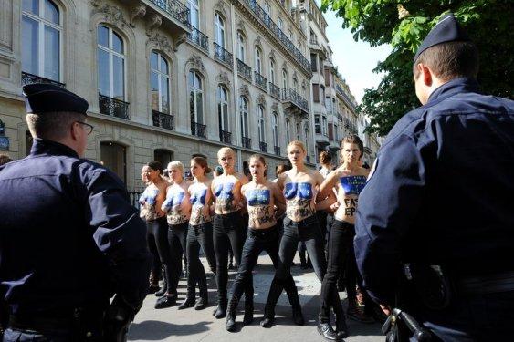 FEMEN'in Paris eylemi