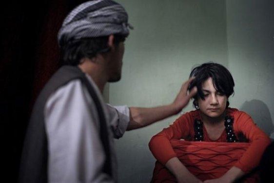 Afganistan'da erkek çocuklar fuhuşa zorlanıyor - Resim 2