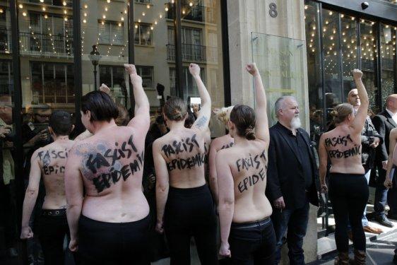 FEMEN'in Paris eylemi