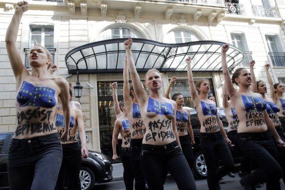 FEMEN'in Paris eylemi