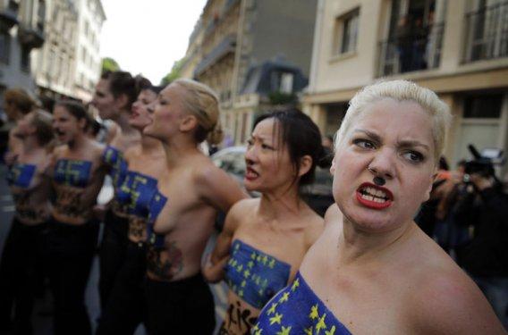 FEMEN'in Paris eylemi