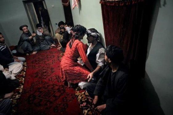 Afganistan'da erkek çocuklar fuhuşa zorlanıyor - Resim 1