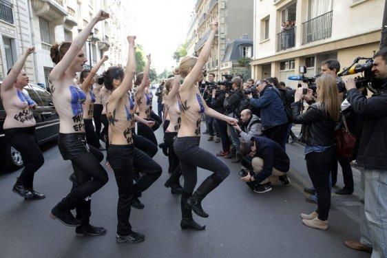 FEMEN'in Paris eylemi
