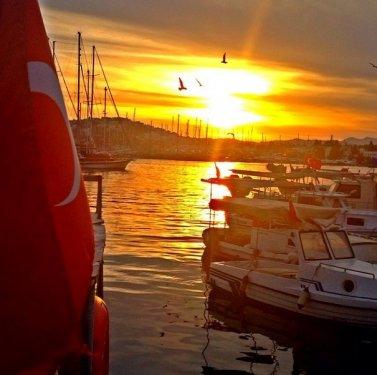 Ünlü isimlerden 23 Nisan mesajları