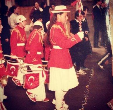 Ünlü isimlerden 23 Nisan mesajları