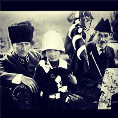 Ünlü isimlerden 23 Nisan mesajları