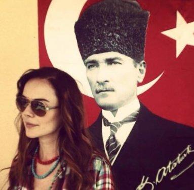 Ünlü isimlerden 23 Nisan mesajları