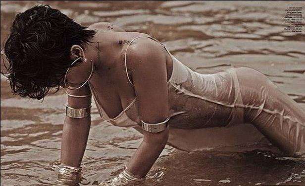 Rihanna'dan olay yaratan Instagram fotoğrafları