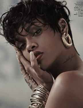 Rihanna'dan olay yaratan Instagram fotoğrafları
