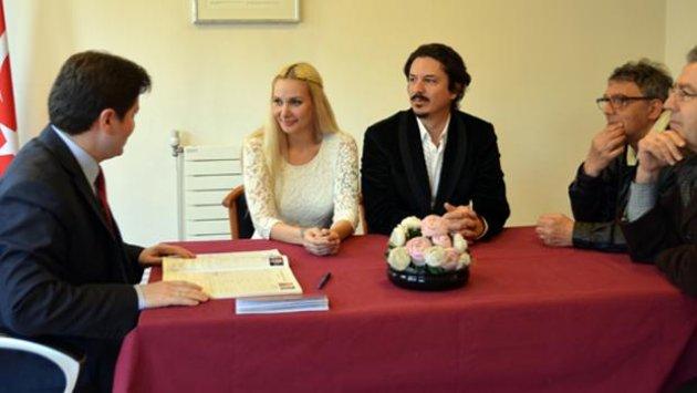 Şarkıcı Gökçe diş hekimi sevgilisi ile evlendi 