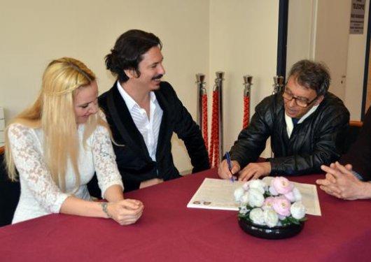 Şarkıcı Gökçe diş hekimi sevgilisi ile evlendi 