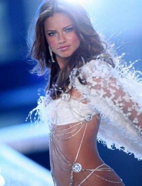 Adriana Lima artık bizden biri oldu 