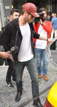 Kıvanç Tatlıtuğ sevgilisiyle Nişantaşı'nda 