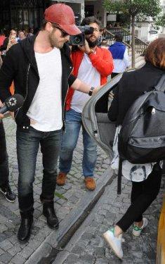 Kıvanç Tatlıtuğ sevgilisiyle Nişantaşı'nda 