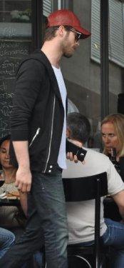 Kıvanç Tatlıtuğ sevgilisiyle Nişantaşı'nda 