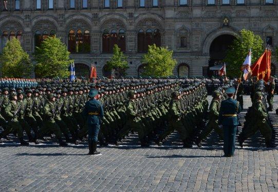 Kızıl Meydan'da gövde gösterisi
