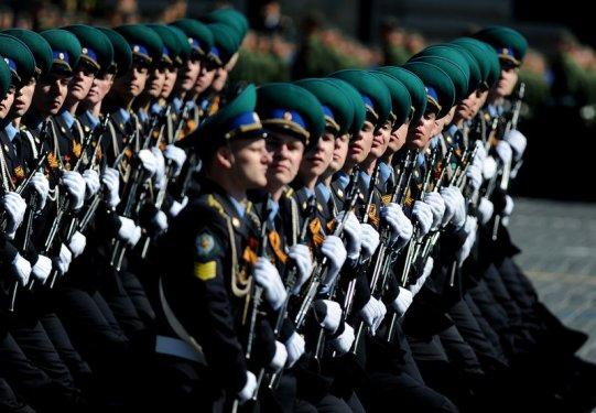 Kızıl Meydan'da gövde gösterisi