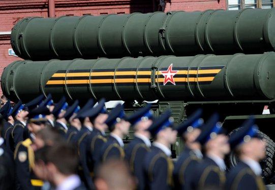 Kızıl Meydan'da gövde gösterisi