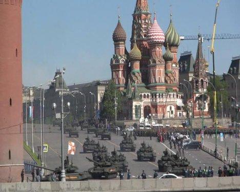 Kızıl Meydan'da gövde gösterisi