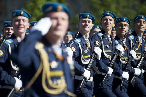 Kızıl Meydan'da gövde gösterisi