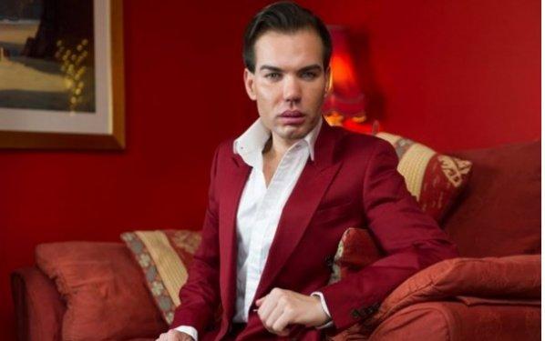 Barbie sevgilisine benzemek için değişti 