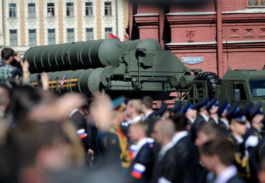 Kızıl Meydan'da gövde gösterisi