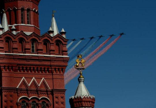 Kızıl Meydan'da gövde gösterisi