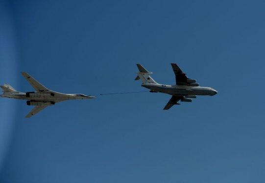 Kızıl Meydan'da gövde gösterisi