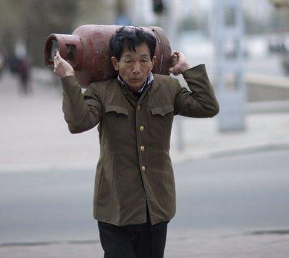 Dünyanın en otoriter ülkelerinden olan Kuzey Kore halkı 