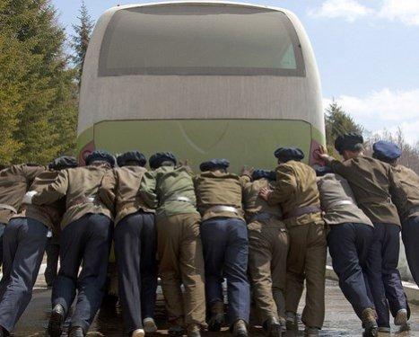 Dünyanın en otoriter ülkelerinden olan Kuzey Kore halkı 
