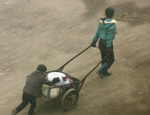 Dünyanın en otoriter ülkelerinden olan Kuzey Kore halkı 