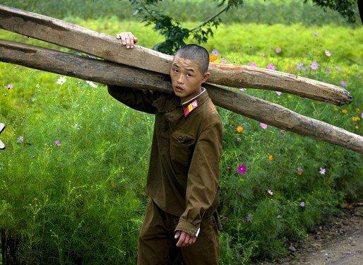 Dünyanın en otoriter ülkelerinden olan Kuzey Kore halkı 