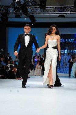 Ünlü isimler babalarıyla birlikte podyumda