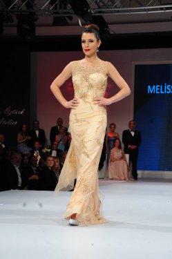 Ünlü isimler babalarıyla birlikte podyumda