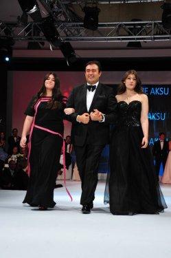 Ünlü isimler babalarıyla birlikte podyumda