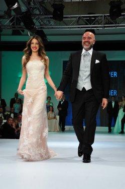 Ünlü isimler babalarıyla birlikte podyumda