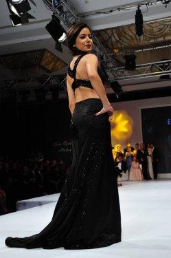 Ünlü isimler babalarıyla birlikte podyumda