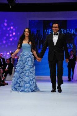 Ünlü isimler babalarıyla birlikte podyumda