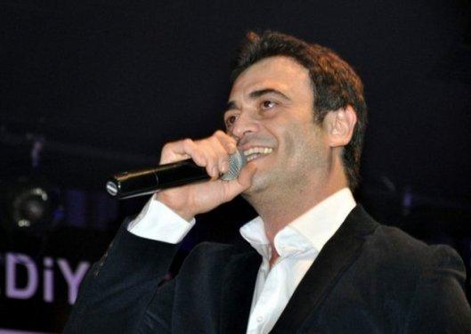 Kutsi eşi ile sevgilisi arasında kaldı