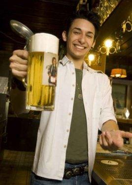 Sakalsız Eurovision şampiyonu Conchita Wurst