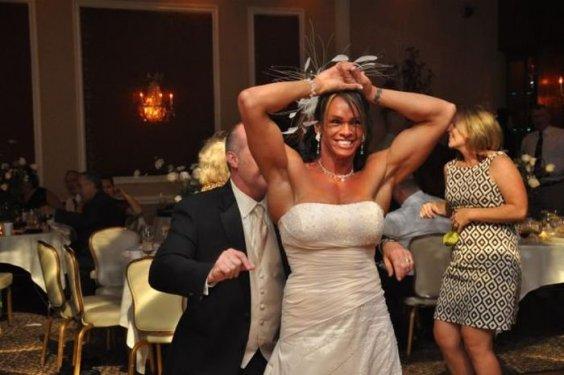 Body building şampiyonu gelin Gabrielle 