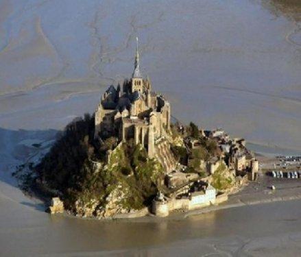 Denizin ortasındaki şehirde sadece 43 kişi yaşıyor